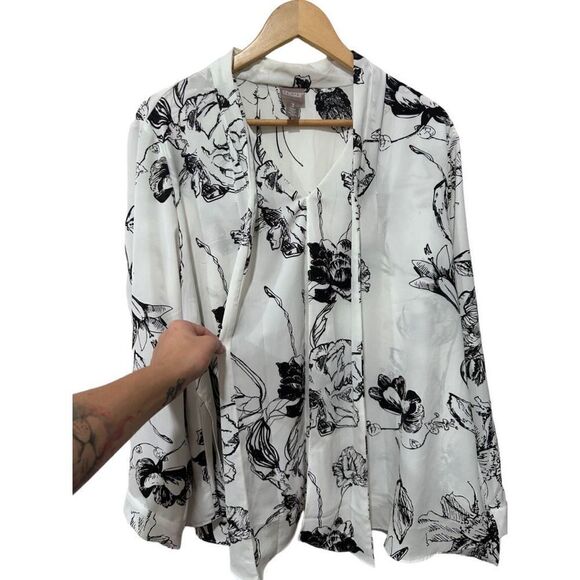 Chico's Bloom Floral Sketch Scarf Layered Blouse Black White Size Large - Picture 4 of 12